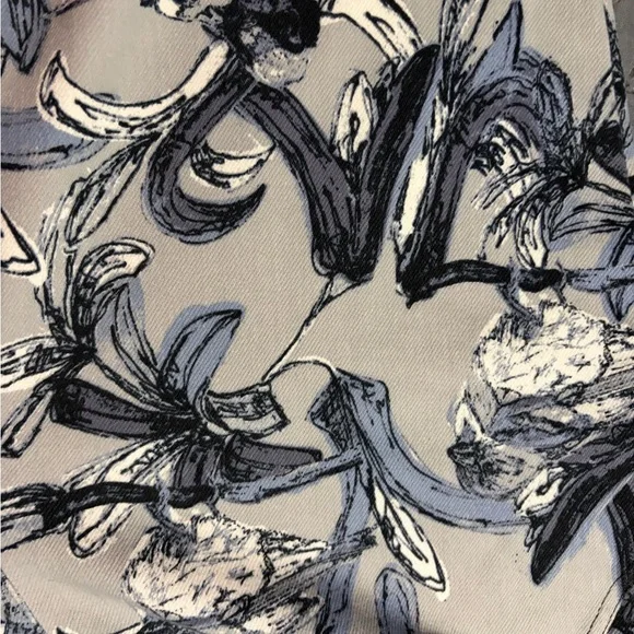 Floral Print Capris by HUE - Picture 2 of 4